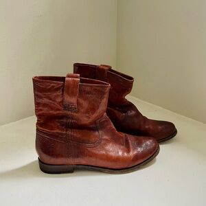 FRYE Anna Shortie Leather Pull On Ankle Boots